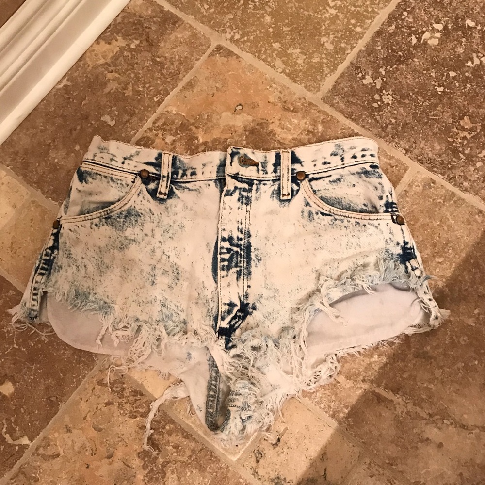 Vintage wrangler high waisted denim shorts.